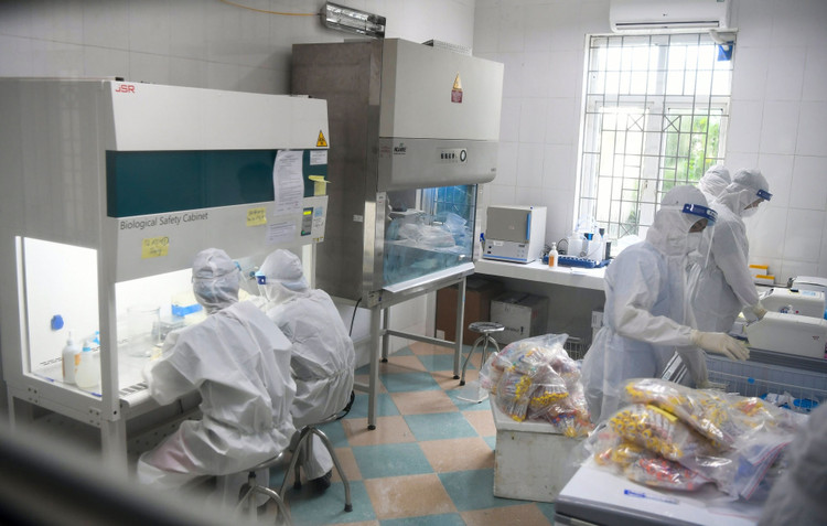 Trung tam xet nghiem Covid-19 anh 2