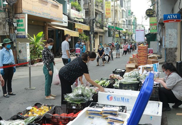 Uu tien tiep te hang tieu dung thiet yeu den vung dich TP.HCM hinh anh 2