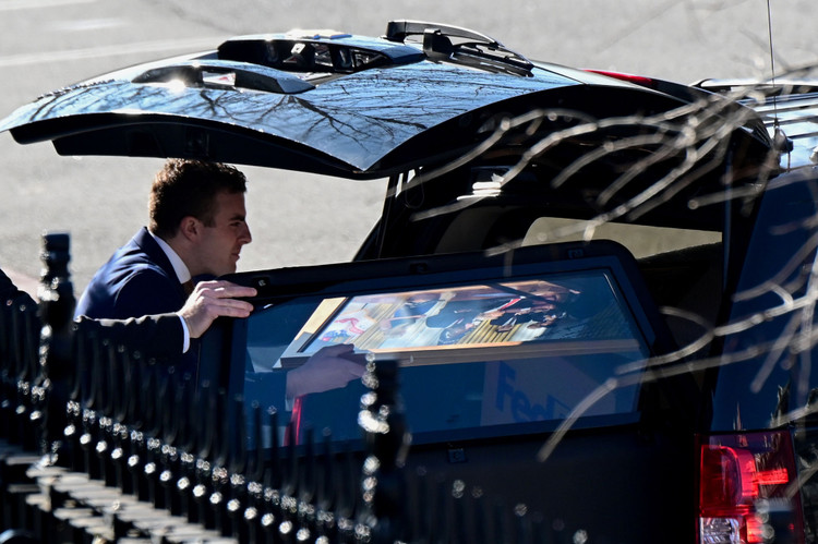 Nhân viên Nhà Trắng gói ghém đồ đạc, chuẩn bị rời đi - 7