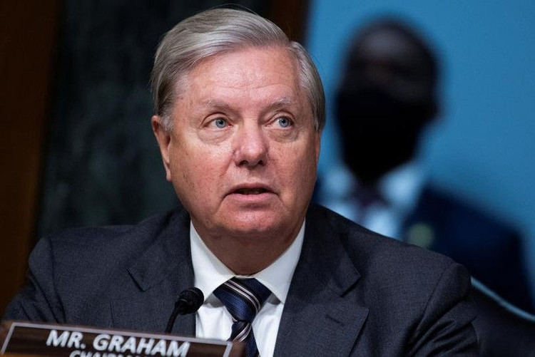 Người ủng hộ ông Trump bao vây một nghị sĩ Cộng hòa - ảnh 1