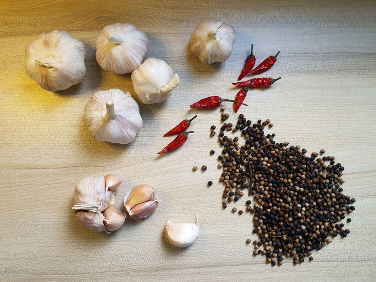 Ớt, tiêu hay tỏi đều không có công dụng hỗ trợ điều trị Covid-19 /// THANH LƯƠNG 