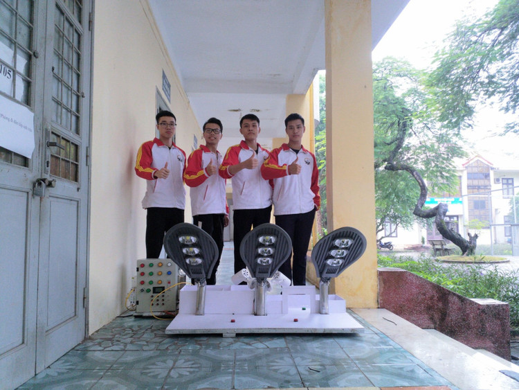 nhom-sinh-vien-cung-san-pham-che-tao-den-led-sieu-sang.jpg