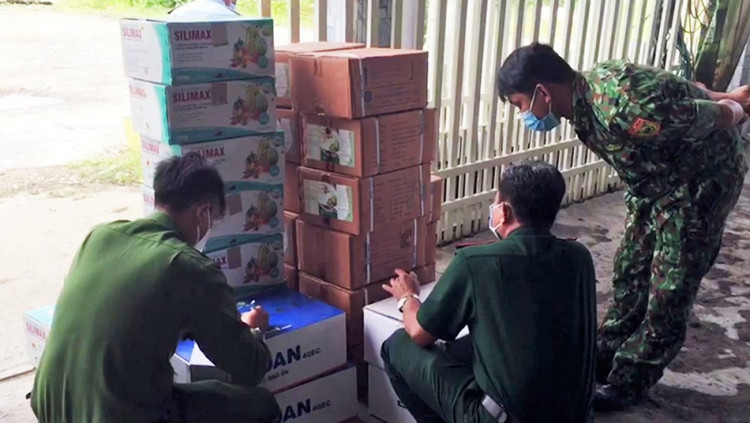 Lực lượng chức năng&nbsp;&nbsp;kiểm tra tại hiện trường