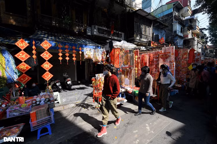 Hiểu đúng về tục xông đất để rước tài lộc vào nhà trong năm mới - 1