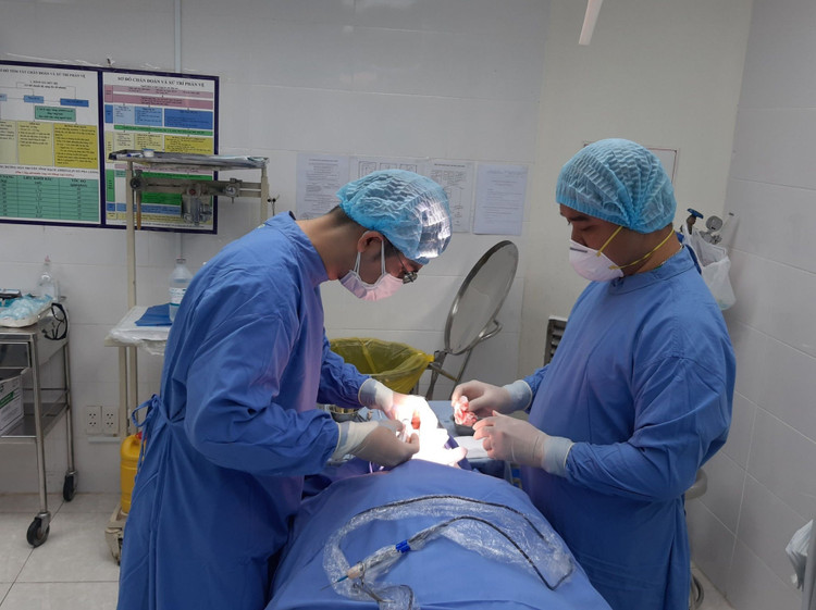 phẫu thuật xử lý biến chứng sau nâng mũi