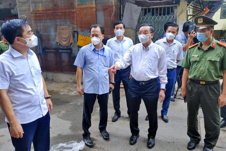 Chủ tịch Hà Nội: Xét nghiệm chưa trúng nên Thanh Xuân bùng dịch - 1