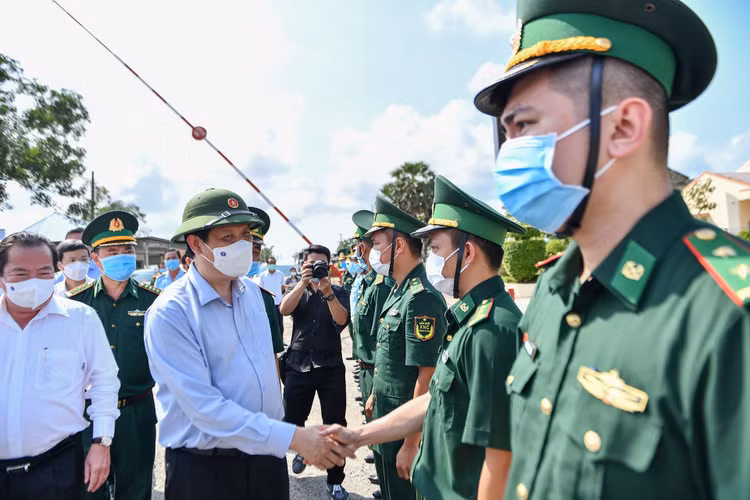 Tham luc luong chong Covid-19 o Ha Tien anh 2