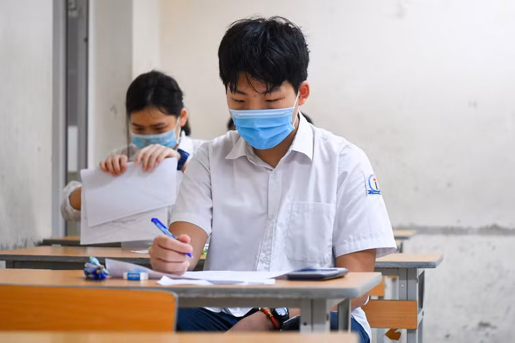 Đáp án gợi ý giải đề thi môn Toán vào lớp 10 THPT của Hà Nội - 1