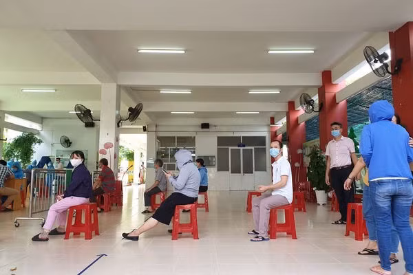 Một khu vực bầu cử có 2 ca nhiễm Covid-19, TP.HCM lấy mẫu hơn 2.000 người