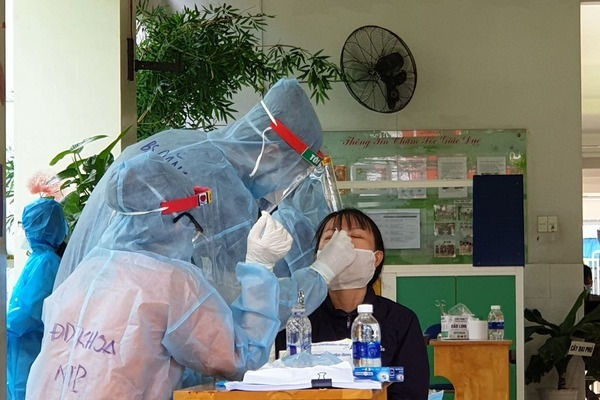 Một khu vực bầu cử có 2 ca nhiễm Covid-19, TP.HCM lấy mẫu hơn 2.000 người