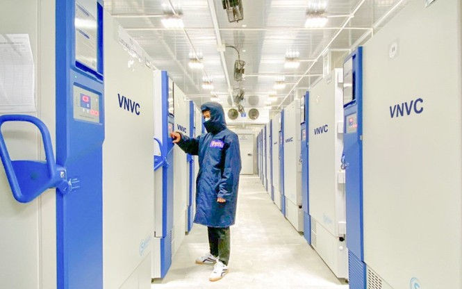 Hành trình đưa lô vắc xin ngừa COVID-19 đầu tiên về Việt Nam - ảnh 1