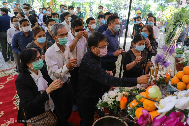 Người dân viếng nguyên Phó thủ tướng Trương Vĩnh Trọng ảnh 4