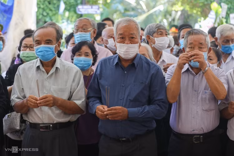 Người dân viếng nguyên Phó thủ tướng Trương Vĩnh Trọng ảnh 5