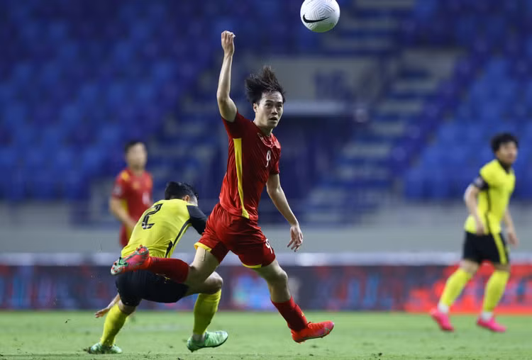Tan truong cao diem nhat tran Viet Nam 2-1 Indonesia anh 12
