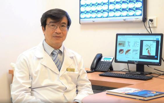 PGS.TS.BS Phạm Đức Huấn là chuyên gia hàng đầu Việt Nam về phẫu thuật tiêu hóa, phẫu thuật nội soi.