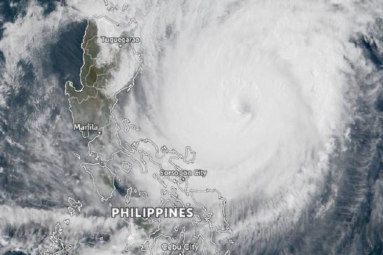 Siêu bão Surigae: Hơn 100.000 người Philippines phải sơ tán - ảnh 2