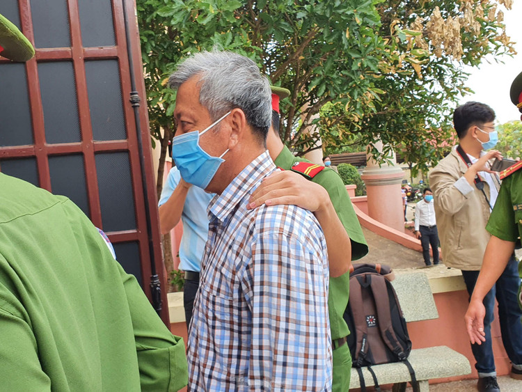 Xử 'đại gia xăng giả' Trịnh Sướng: Xe biển số Cần Thơ, Sóc Trăng, TPHCM đậu kín đường ảnh 5