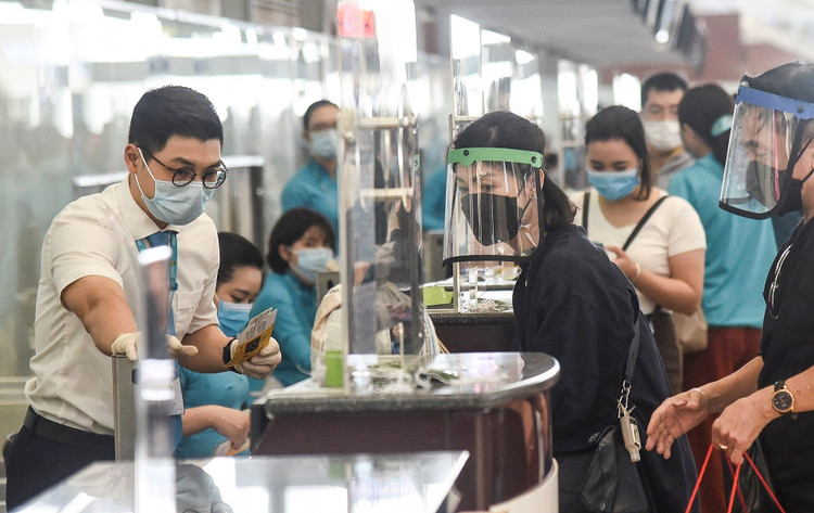 san bay Noi Bai dong duc hanh khach anh 4