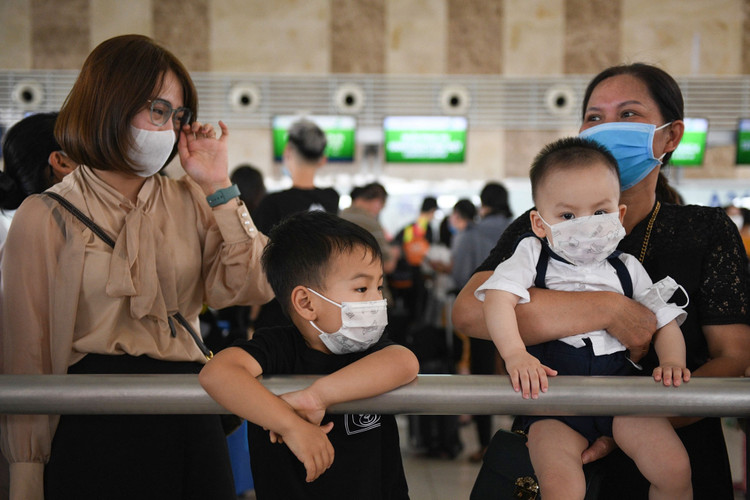 san bay Noi Bai dong duc hanh khach anh 11