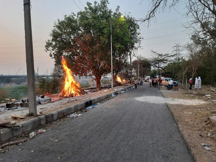 Ấn Độ: Cứ 4 phút có 1 người ở thủ đô chết vì COVID-19 - ảnh 2