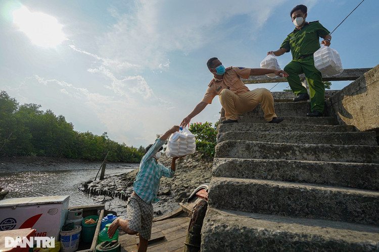 Trắng đêm bảo vệ vùng xanh trên biển tại xã đảo duy nhất ở TPHCM - 15