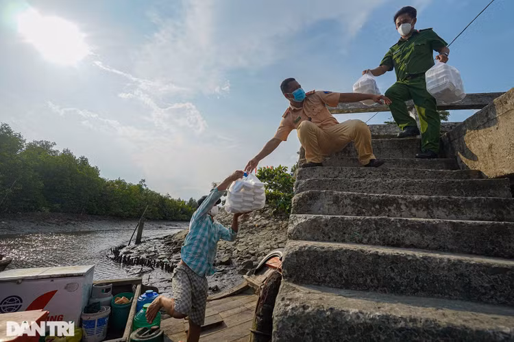 Trắng đêm bảo vệ vùng xanh trên biển tại xã đảo duy nhất ở TPHCM - 15