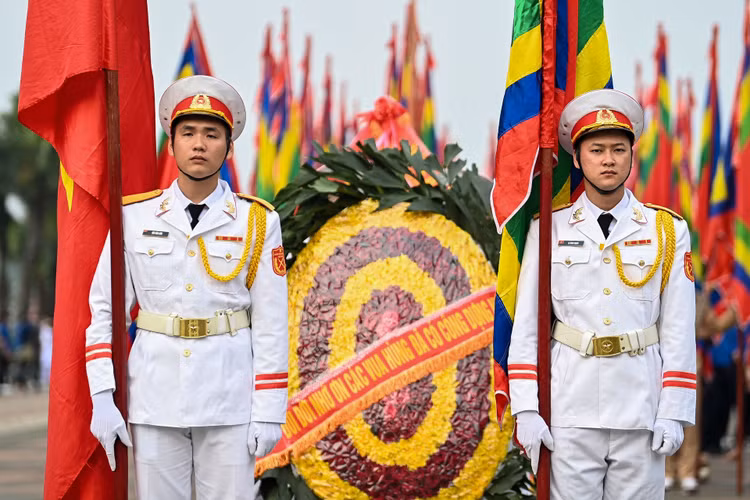 Chu tich nuoc dang huong tuong nho vua Hung anh 4