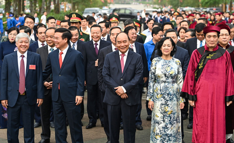 Chu tich nuoc dang huong tuong nho vua Hung anh 2