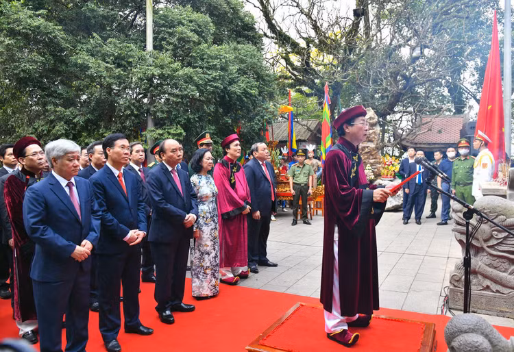 Chu tich nuoc dang huong tuong nho vua Hung anh 5