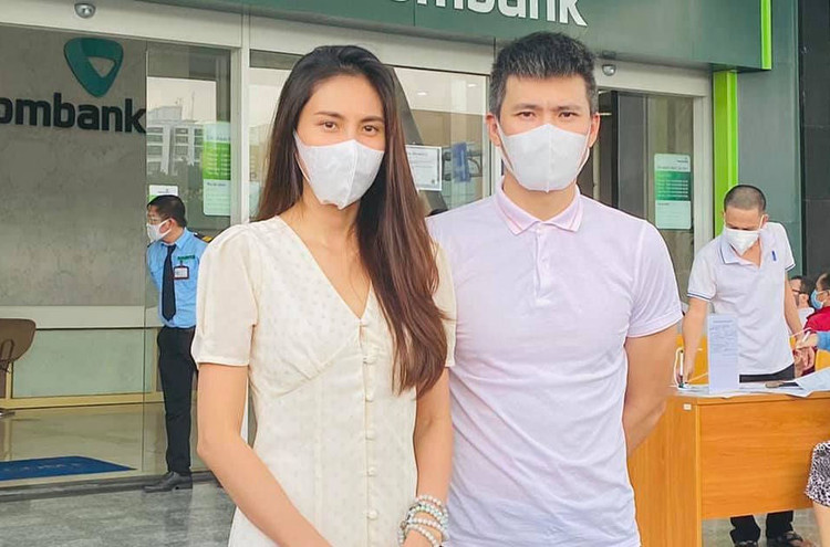 Công Vinh - Thủy Tiên đến ngân hàng sao kê tiền kêu gọi từ thiện /// FBNV