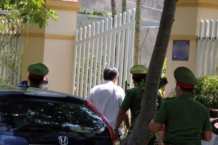 Khởi tố, bắt tạm giam nguyên Phó Chủ tịch Thường trực UBND tỉnh Phú Yên - 1