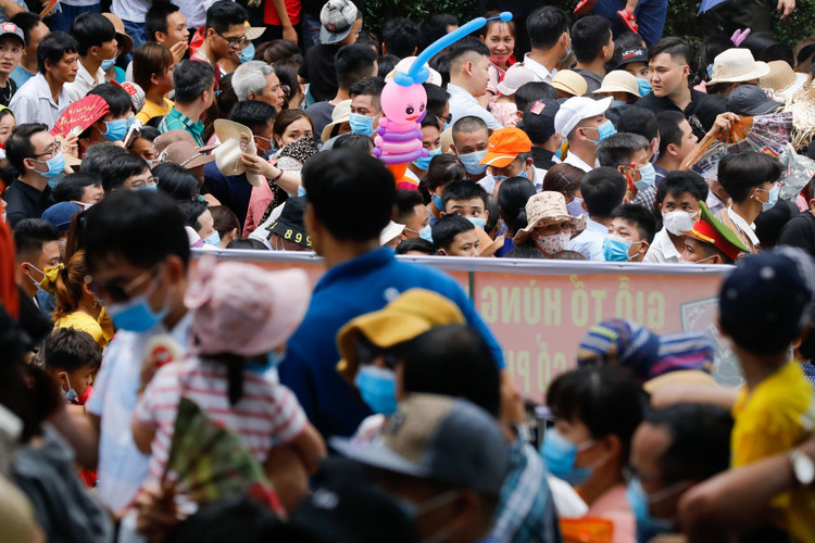 Biển người đổ về lễ hội Đền Hùng trong ngày Quốc Giỗ - 4