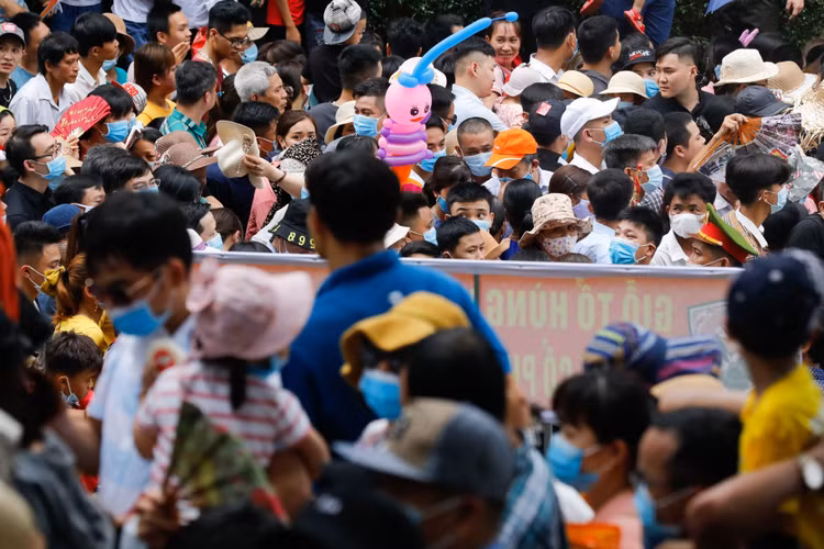 Biển người đổ về lễ hội Đền Hùng trong ngày Quốc Giỗ - 4