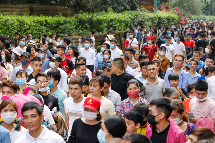 Biển người đổ về lễ hội Đền Hùng trong ngày Quốc Giỗ - 7