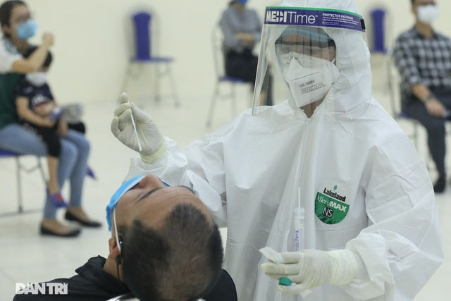 Ngày cực nóng của Hà Nội: Liên tiếp 11 ca Covid-19 chỉ trong 24h - 2