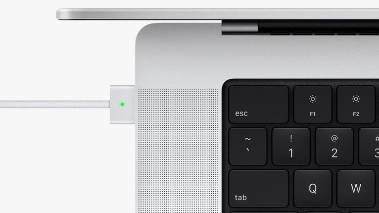 apple-october-event-macbook-pro-2021-magsafe.jpg