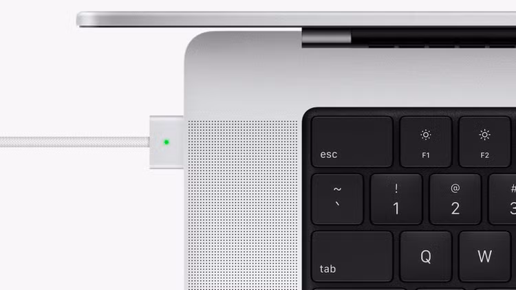 apple-october-event-macbook-pro-2021-magsafe.jpg