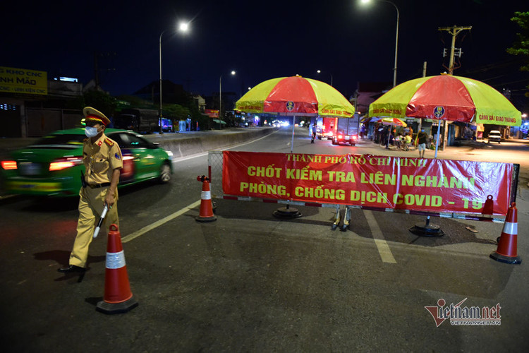 TP.HCM kích hoạt 12 chốt, ngày đêm đo thân nhiệt phòng dịch Covid-19