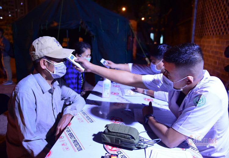 TP.HCM kích hoạt 12 chốt, ngày đêm đo thân nhiệt phòng dịch Covid-19