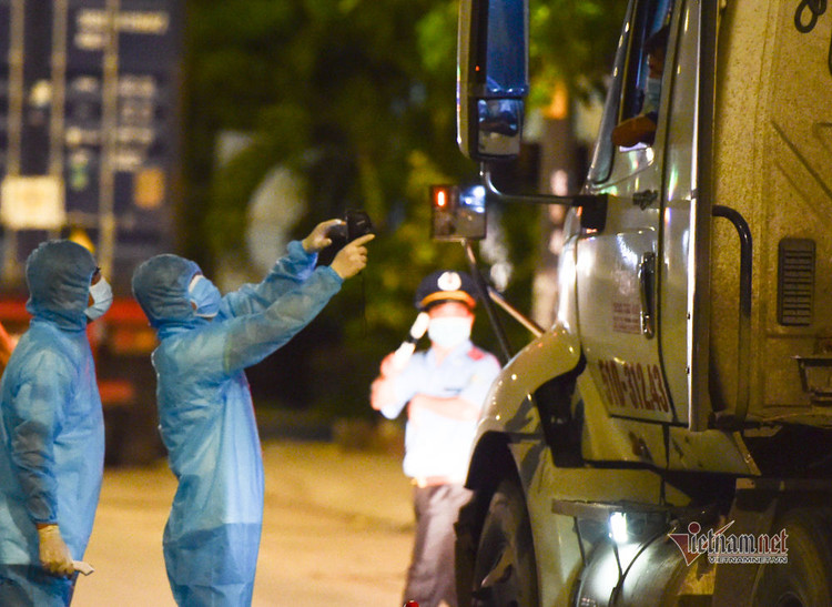 TP.HCM kích hoạt 12 chốt, ngày đêm đo thân nhiệt phòng dịch Covid-19