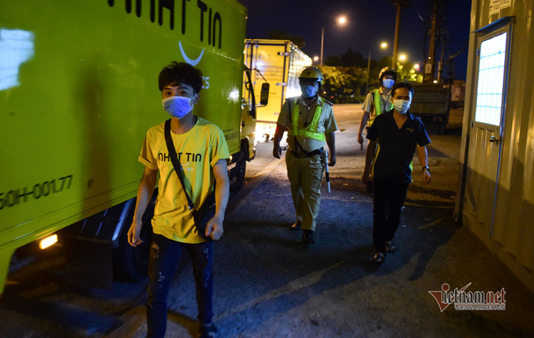 TP.HCM kích hoạt 12 chốt, ngày đêm đo thân nhiệt phòng dịch Covid-19