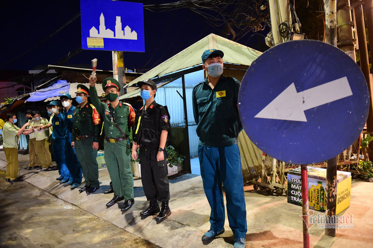 TP.HCM kích hoạt 12 chốt, ngày đêm đo thân nhiệt phòng dịch Covid-19