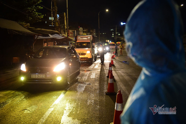 TP.HCM kích hoạt 12 chốt, ngày đêm đo thân nhiệt phòng dịch Covid-19