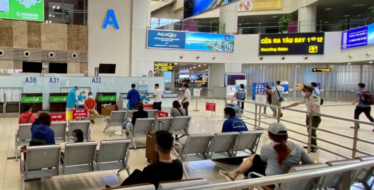 Đường hàng không Việt Nam nhộn nhịp nhất thế giới vắng vẻ lạ thường - 1