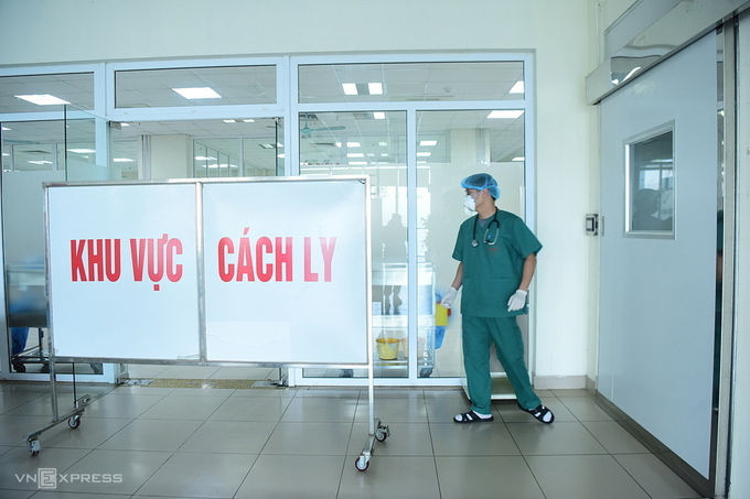 Khu vực cách ly điều trị bệnh nhân nặng ở khoa Cấp cứu, Bệnh viện Bệnh nhiệt đới Trung ương. Ảnh: Giang Huy.