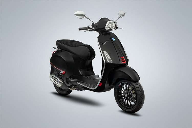 Gần 100 triệu chọn Honda SH 150i giá bán chênh hay Vespa Sprint S 150?