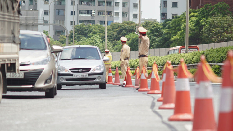 Lo ùn tắc sau kỳ nghỉ lễ 30/4, CSGT bố trí xe cứu hộ sẵn sàng ứng phó