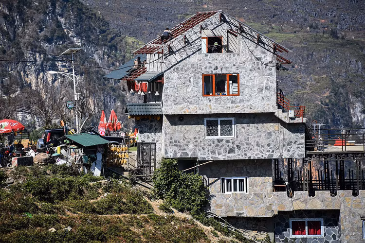 Nhà hàng ở Mã Pì Lèng sau nửa năm 'cải tạo' ảnh 3