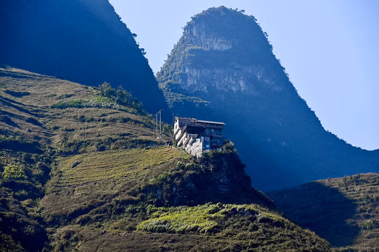 Nhà hàng ở Mã Pì Lèng sau nửa năm 'cải tạo' ảnh 1