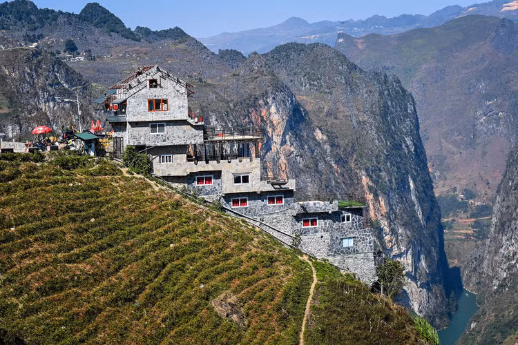 Nhà hàng ở Mã Pì Lèng sau nửa năm 'cải tạo' ảnh 2